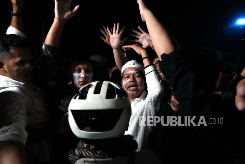 Cek Lokasi Pascademo Ricuh, Dedi Mulyadi akan Beri Bantuan ke 10 Kendaraan dan Restoran yang Dibakar