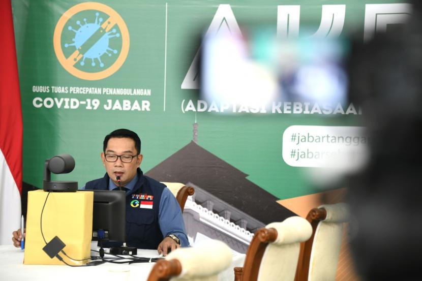 Gubernur Jawa Barat (Jabar) Ridwan Kamil saat membuka Rapat Koordinasi Daerah (Rakorda) Baznas dan Lembaga Amil Zakat (LAZ) se-Jabar Tahun 2020 secara virtual, di Gedung Pakuan, Kota Bandung, Senin (13/7/20).