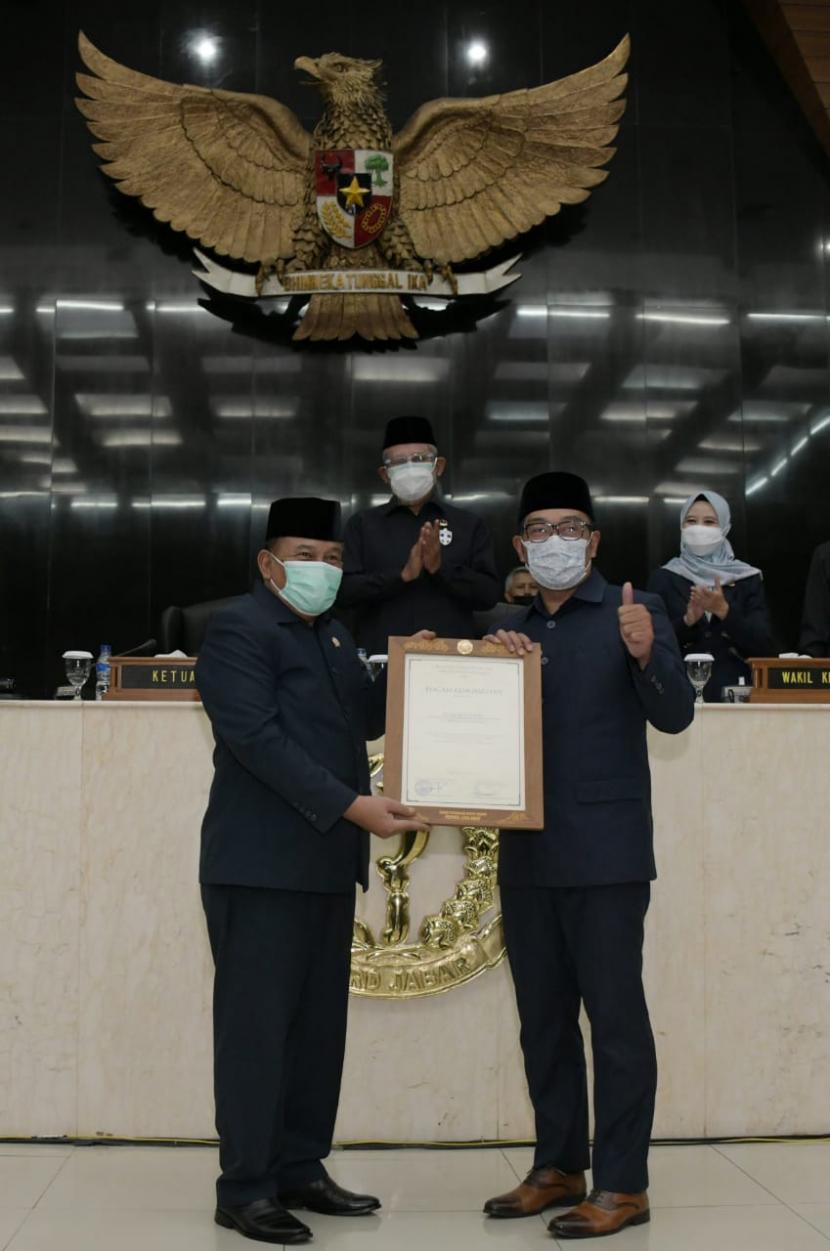 Gubernur Jawa Barat (Jabar) Ridwan Kamil saat menghadiri rapat paripurna terakhir pada 2020 di Gedung DPRD Provinsi Jabar, Kota Bandung, Rabu (30/12/2020). 