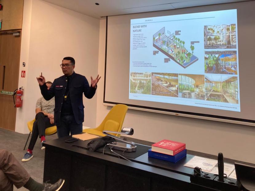 Gubernur Jawa Barat periode 2018-2023, M Ridwan Kamil berbicara tentang pembangunan IKN di National University of Singapore (NUS).   