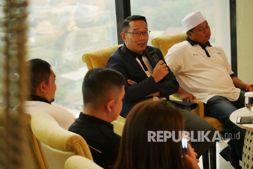 Gubernur Jawa Barat Ridwan Kamil (tengah) bersama wakilnya Uu Ruzhanul Ulum. Emil menyebut kepengurusan baru APPSI akan menyusun program dalam rapat kerja
