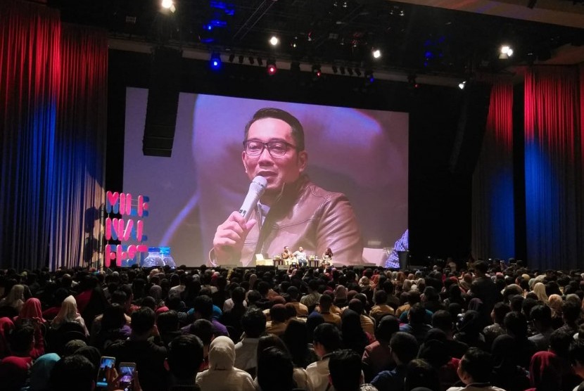 Gubernur Jawa Barat Ridwan Kamil dalam acara Milenial Fest di Djakarta Theatre, Jakarta Pusat, Ahad (28/10).