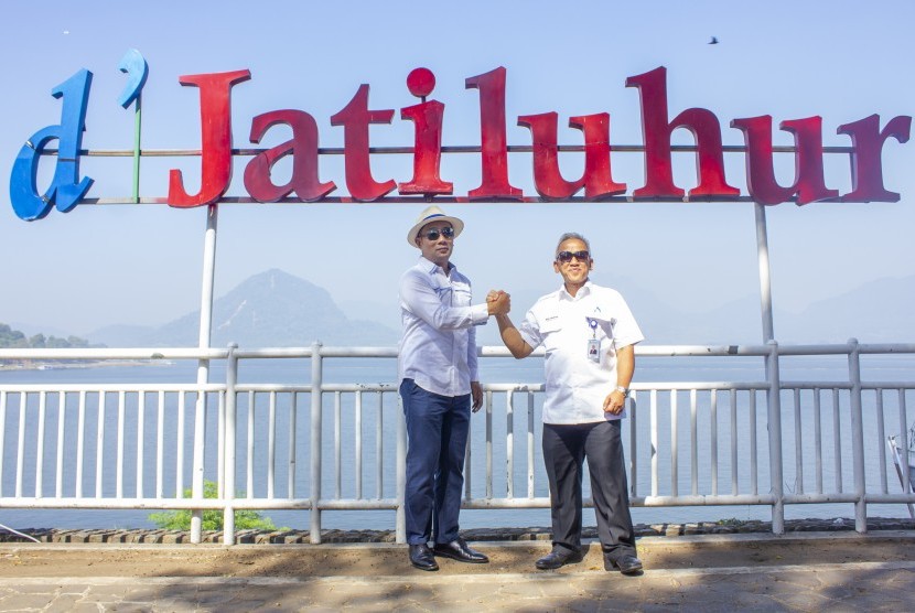 Gubernur Jawa Barat Ridwan Kamil saat meninjau pariwisata di Waduk Jatiluhur, Kabupaten Purwakarta, Jawa Barat, Rabu (19/6/2019).