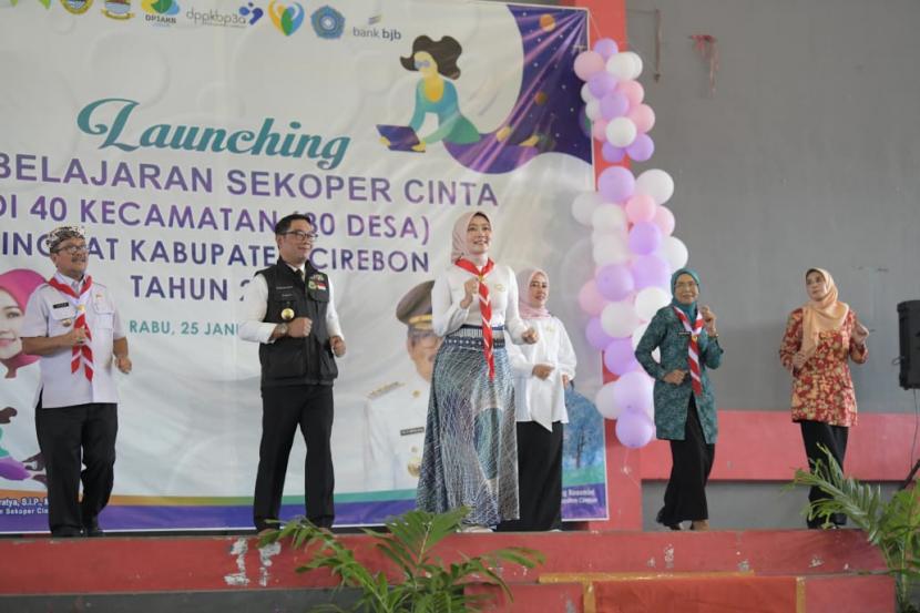Gubernur Jawa Barat, Ridwan Kamil, meluncurkan pembelajaran Sekoper Cinta di 80 desa, di Kabupaten Cirebon, Rabu (25/1/2023). 