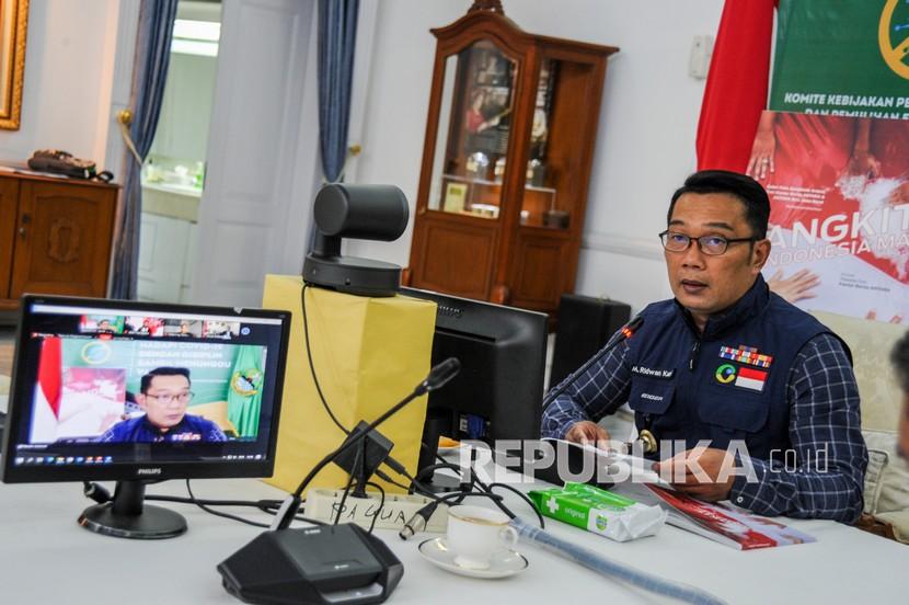 Gubernur Jawa Barat Ridwan Kamil memastikan pihaknya bersama unsur TNI dan Polri menjamin pengamanan paket vaksin Sinovac yang sudah sampai gudang Biofarma di Kota Bandung, Jawa Barat.