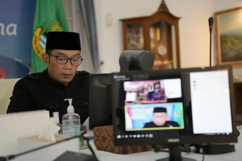 Gubernur Jawa Barat Ridwan Kamil meminta warga Jabar untuk mematuhi aturan pemerintah dengan tidak mudik pada waktu yang ditentukan.  