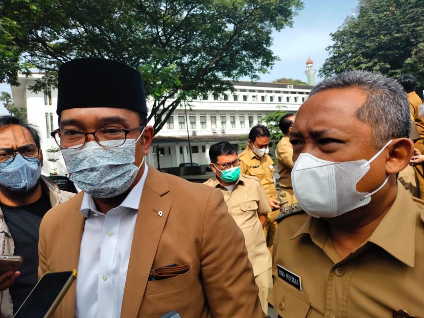Gubernur Jawa Barat Ridwan Kamil minta masyarakat berempati pada psikis santriwati korban pemerkosaan.