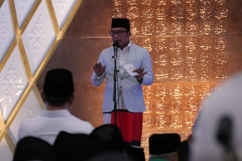 Gubernur Jawa Barat (Jabar), M Ridwan Kamil memberi sambutan  saat peresmian Masjid Raya Al Jabbar, Gedebage, Kota Bandung, (30/12/2022). 