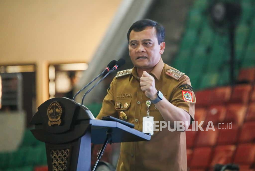 Gubernur Jawa Tengah, Ahmad Luthfi meminta agar memperketat pengawasan program Makan Bergizi Gratis (MBG), guna memastikan keamanan pangan di wilayahnya saat rapat koordinasi bersama Badan Gizi Nasional (BGN) mengenai MBG dan Satuan Pelayanan Pemenuhan Gizi (SPPG) di di GOR Jatidiri, Kota Semarang pada Senin (6/10/2025).