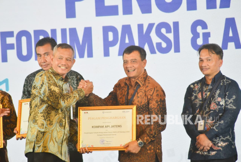 Komitmen Ciptakan Birokrasi yang Bersih, Gubernur Ahmad Luthfi Raih Dua Penghargaan dari KPK