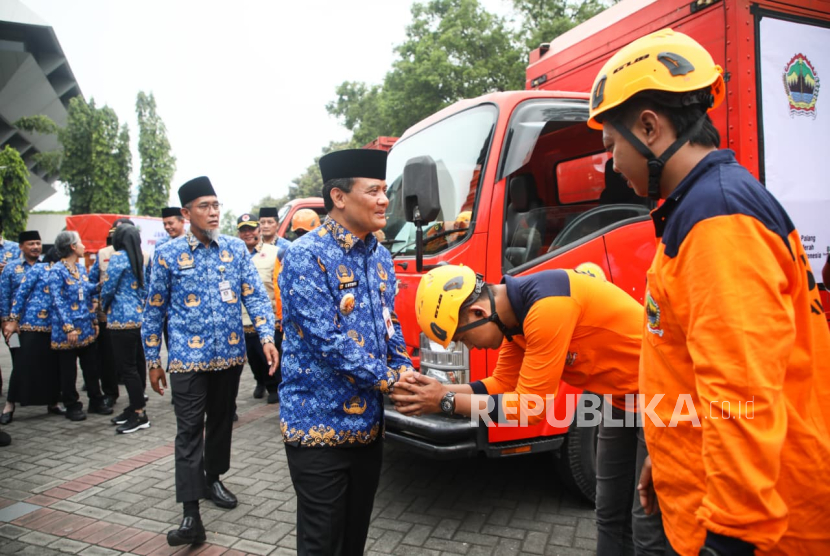 Gubernur Jateng Kirim Bantuan untuk Korban Bencana ke Sumatera Senilai Rp 1,3 Miliar