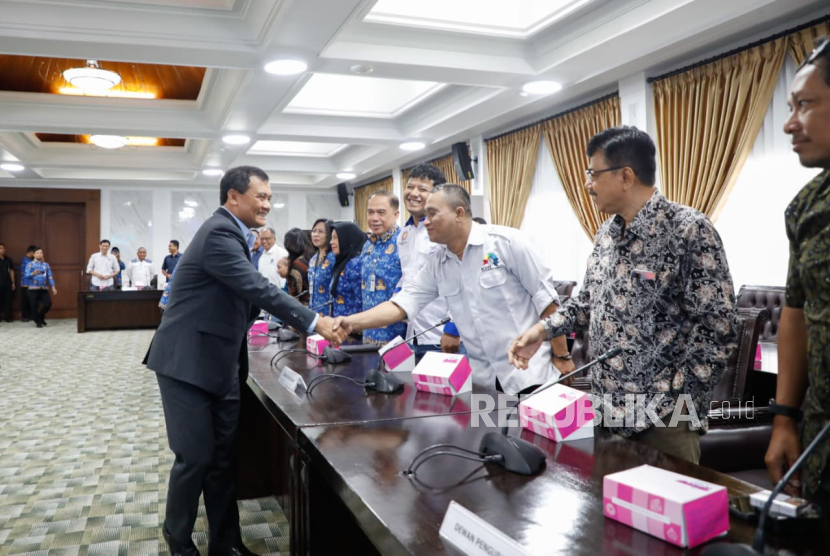 Tunggu Regulasi Upah Minimum, Ahmad Luthfi Serap Aspirasi Buruh dan Pengusaha