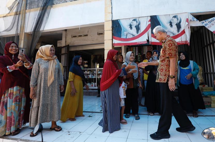 Gubernur Jawa Tengah Ganjar Pranowo, blusukan ke Pasar Wonopolo yang berada di Kecamatan Dempet, Kabupaten Wonopolo pada Selasa (17/7/2023) siang.