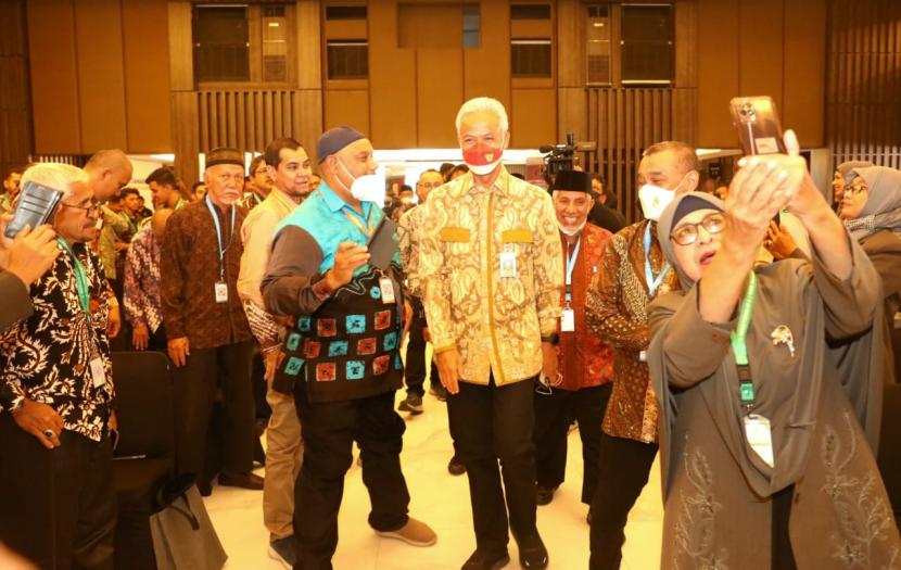 Gubernur Jawa Tengah Ganjar Pranowo dalam Seminar Nasional Kebangsaan, rangkaian kegiatan Muktamar ke 41 PP Al Irsyad Al Islamiyyah, di Purwokerto, Rabu (23/11/22). (Dok. Al Irsyad Al Islamiyyah)