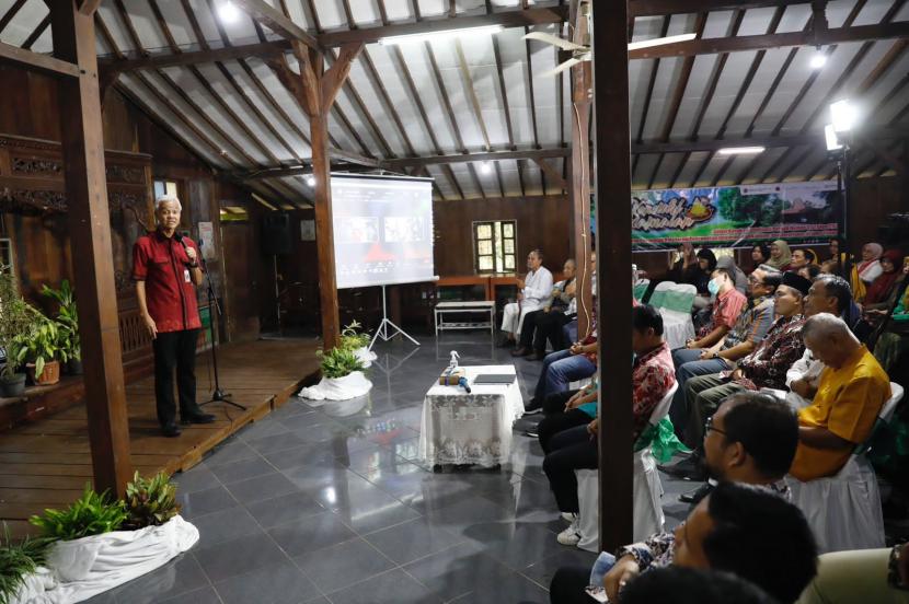 Gubernur Jawa Tengah Ganjar Pranowo, mengundang eks napiter Bom Bali I untuk menyosialisasikan Pergub Nomor 35 Tahun 2022 Tentang Pencegahan Dan Penanggulangan Ekstremisme Berbasis Kekerasan Yang Mengarah Pada Terorisme Di Provinsi Jawa Tengah. 