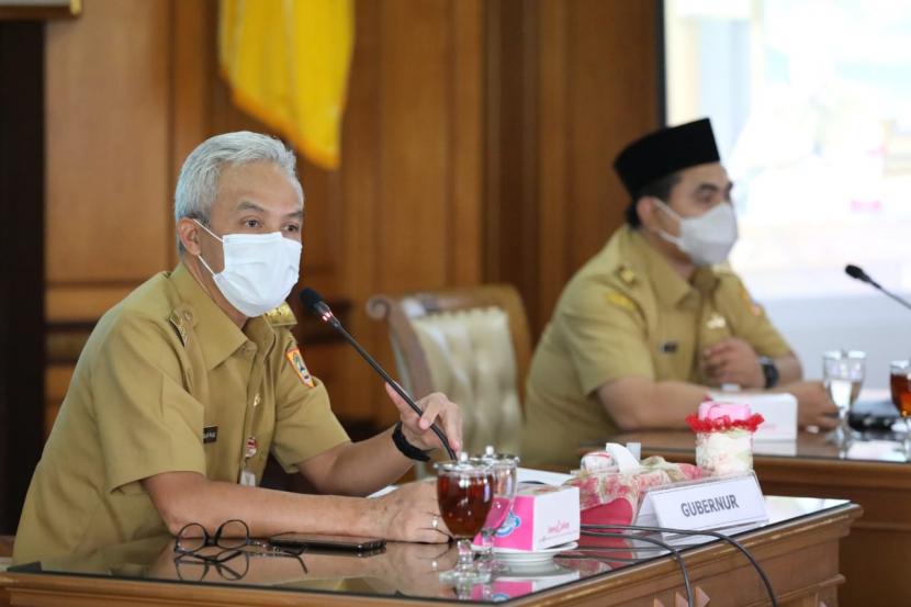Gubernur Jawa Tengah, Ganjar Pranowo saat memimpin rapat Penanganan Covid-19, di Semarang, Jawa Tengah beberapa waktu lalu.