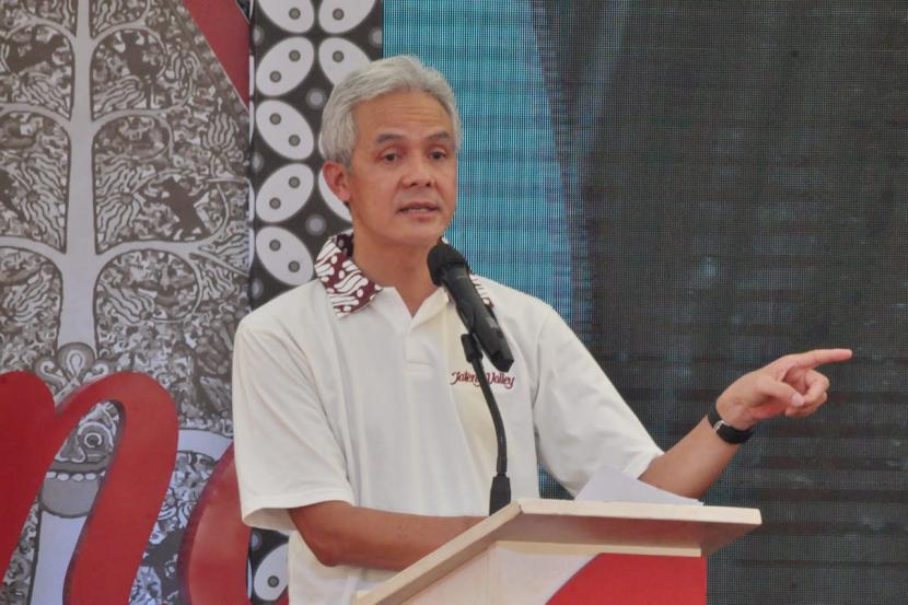 Gubernur Jawa Tengah, Ganjar Pranowo, minta warga mewaspadai lonjakan kasus Covid-19 dari libur panjang akhir bulan Oktober 2020.
