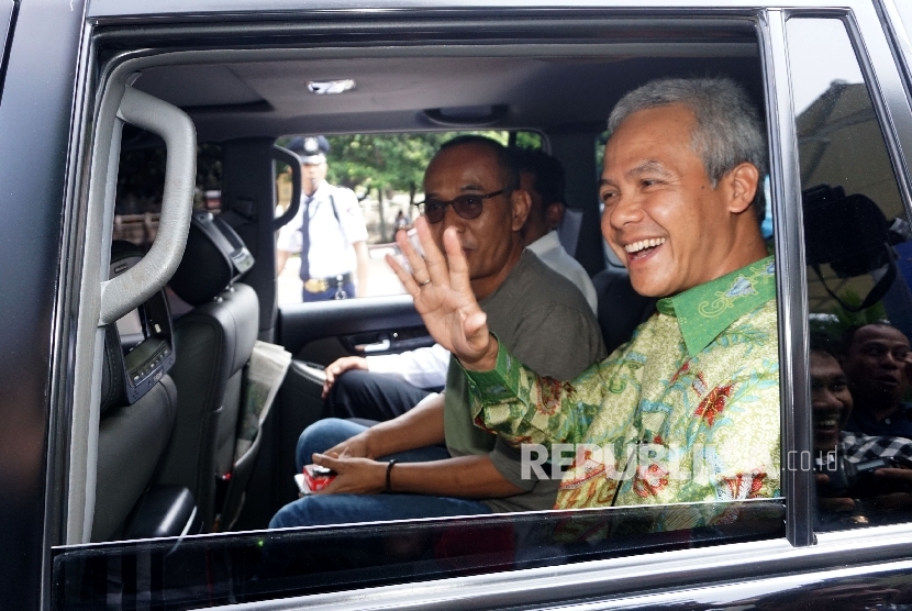 Gubernur Jawa Tengah Ganjar Pranowo usai menjalani pemeriksaan di Gedung KPK, Jakarta, Selasa (4/7). 