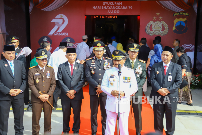 Gubernur Jateng: Wibawa Polri Bukan dari Seragam, tapi Suri Teladan
