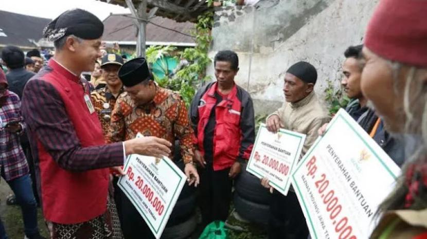 Gubernur Jawa Tengah (Jateng), Ganjar Pranowo menghapus cicitan terkait bantuan renovasi rumah dari Baznas khusus untuk kader PDIP di Provinsi Jateng. 