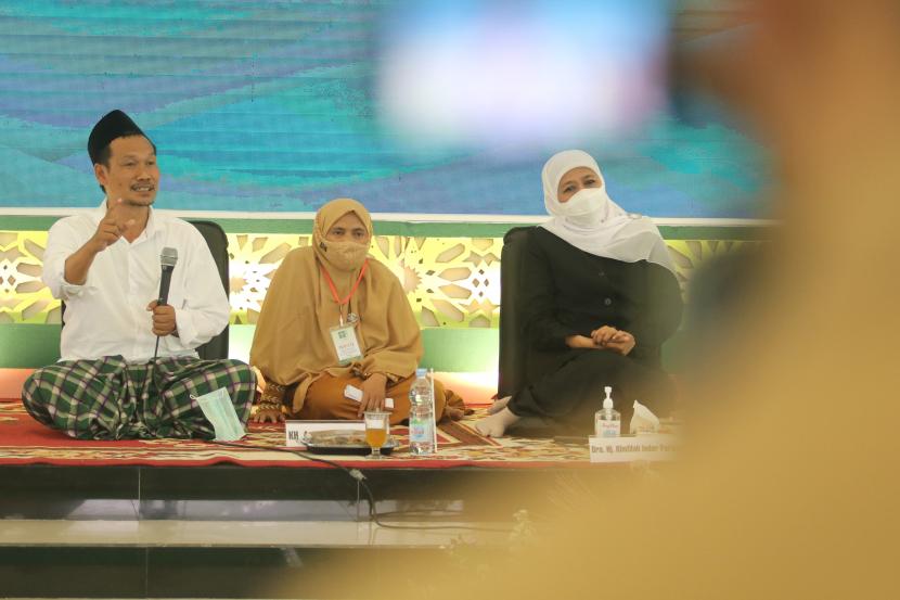 Ulama Nahdlatul Ulama Gus Bahauddin Nursalim (kiri), mengajak umat Islam tak melupakan kewajiban akhirat berupa sholat  