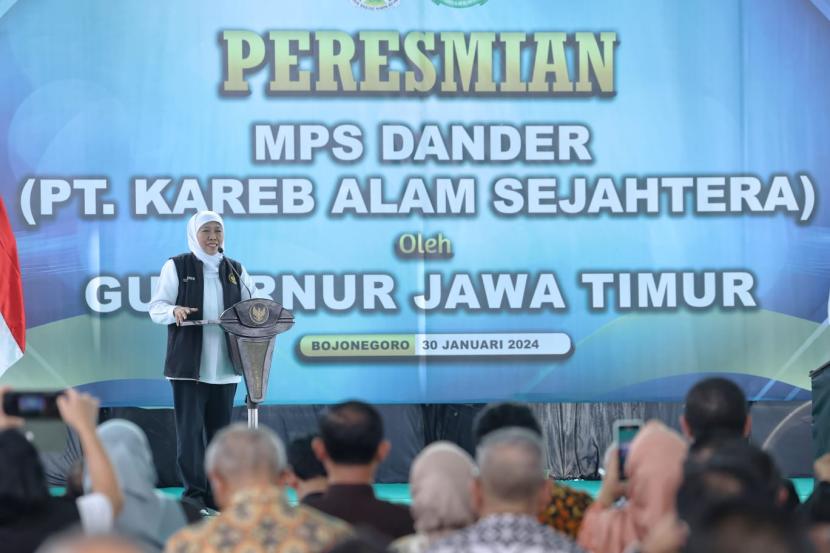 Gubernur Jawa Timur Khofifah Indar Parawansa meresmikan fasilitas produksi Sigaret Kretek Tangan (SKT) Mitra Produksi Sigaret (MPS) Dander di Kabupaten Bojonegoro, Jawa Timur, yang menyerap tenaga kerja sebanyak lebih dari 3.000 orang pada Selasa (30/1/2024). MPS Dander yang dimiliki oleh Koperasi Karyawan Redrying Bojonegoro (Kareb) ini menjadi MPS ke-39 di Pulau Jawa dan keempat di Kabupaten Bojonegoro yang bermitra dengan PT HM Sampoerna Tbk.