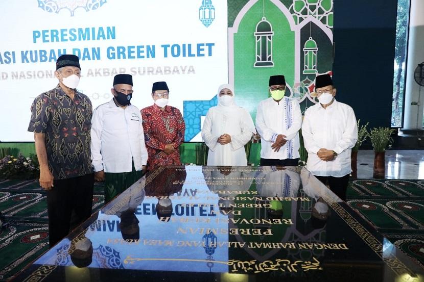 Gubernur Jawa Timur Khofifah Indar Parawansa meresmikan Kubah dan Green Toilet  serta tempat wudlu Masjid Nasional Al Akbar Surabaya (MAS), Kamis (11/10).