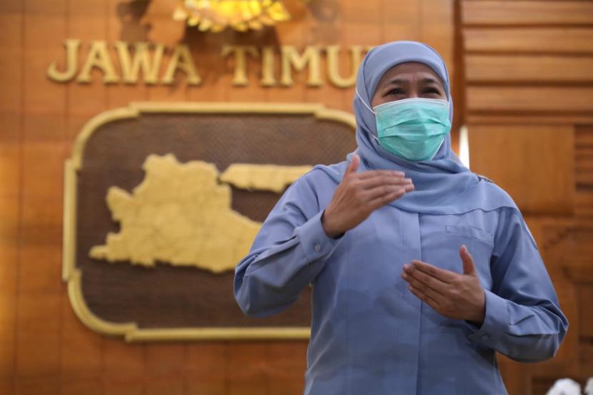 Gubernur Jawa Timur Khofifah Indar Parawansa. Gubernur Jawa Timur Khofifah Indar Parawansa menyampaikan kinerja Pemerintah Provinsi tahun 2021 yang menunjukkan persentase pencapaian target sebesar 96,41 persen dari total 2.619 indikator.