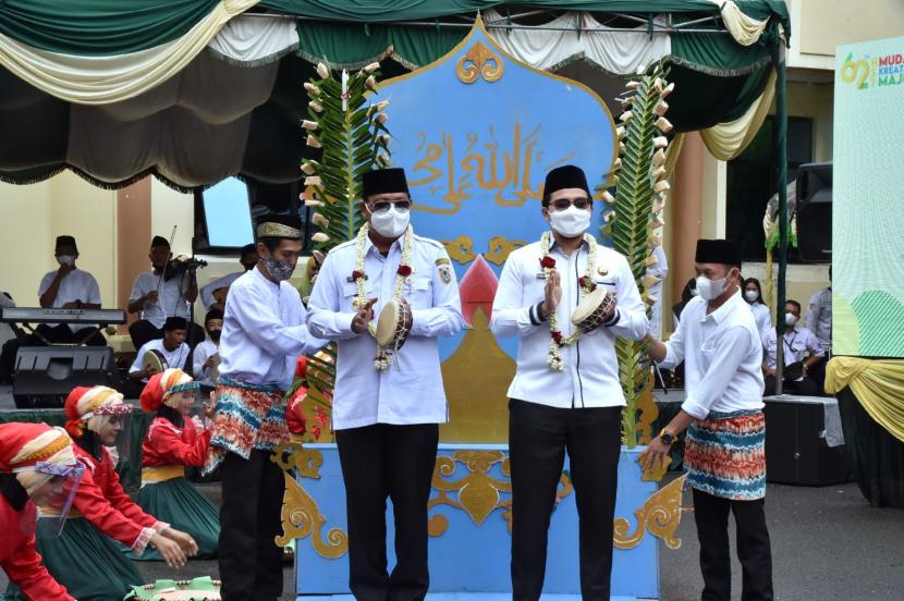 Gubernur Kalimantan Selatan, Dr (HC) H Sahbirin Noor menghadiri Peringatan Hari Jadi ke 62 Kabupaten Hulu Sungai Tengah (HST) di Barabai, Jumat (24/12). 