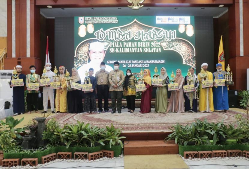 Gubernur Kalimantan Selatan, Dr (HC) H Sahbirin Noor resmi menutup Lomba Habsyi Piala Paman Birin se-Kalsel 2022.