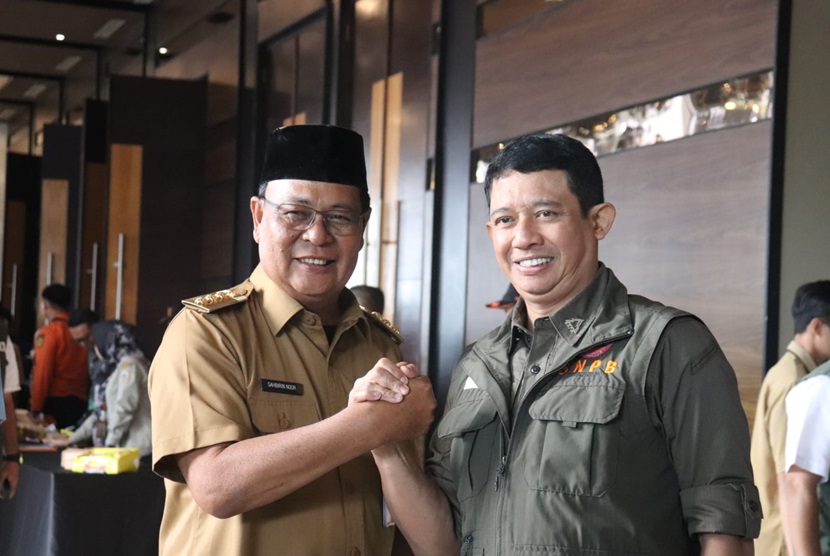 Gubernur Kalimantan Selatan H Sabirin Noor atau Paman Birin, memaparkan langkah atau upaya yang telah dilakukan Pemprov Kalsel dalam penanganan bencana kebakaran hutan dan lahan (karhutla).