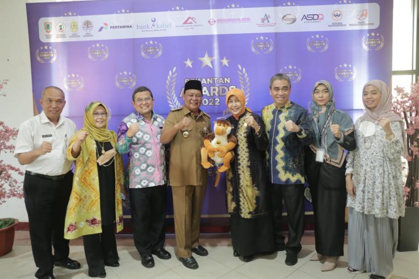 Gubernur Kalimantan Selatan H Sahbirin Noor memberikan apresiasi tinggi kepada Yayasan Sahabat Bekantan indonesia, atas kepeloporan dalam upaya melestarikan satwa bekantan di Kalimantan Selatan.