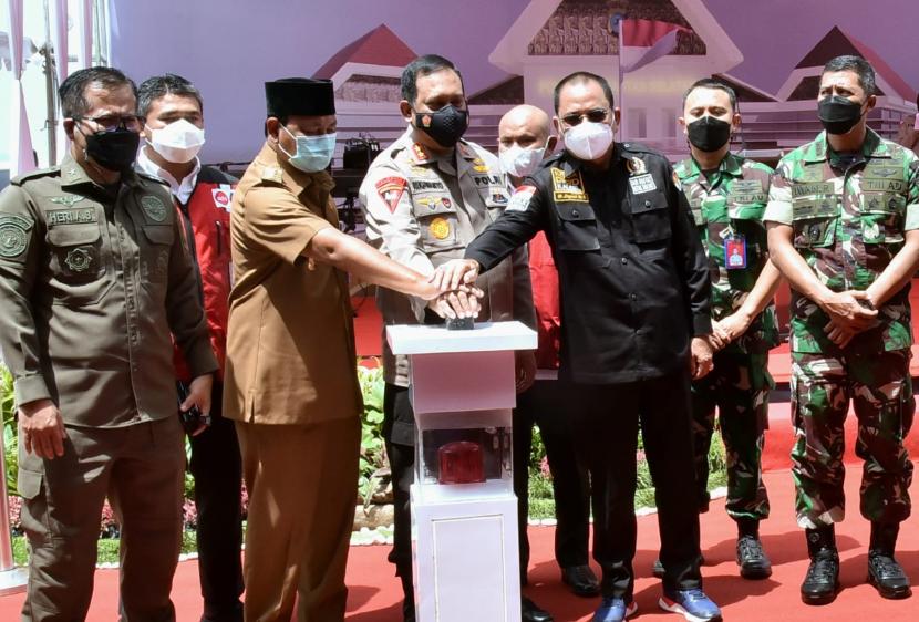 Gubernur Kalimantan Selatan H. Sahbirin Noor mengatakan pembangunan Markas Komando (Mako) Polda Kalsel jadi motivasi instansi vertikal lainya untuk membangun kantor di lingkungan Pemprov Kalsel.