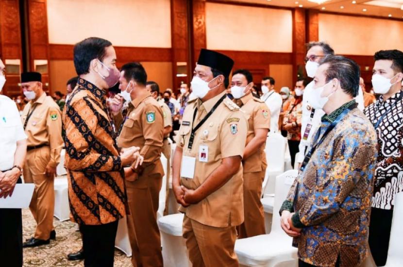 Gubernur Kalimantan Selatan H Sahbirin Noor menghadiri pengarahan Presiden Jokowi.