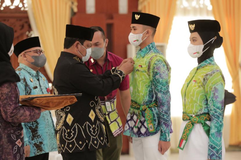 Gubernur Kalimantan Selatan,  H Sahbirin Noor mengungkapkan dukungannya atas kebijakan pemerintah menjadikan purna pasukan pengibar bendera (Paskibra) Detik-Detik Proklamasi HUT RI ke-76 sebagai Duta Pancasila.