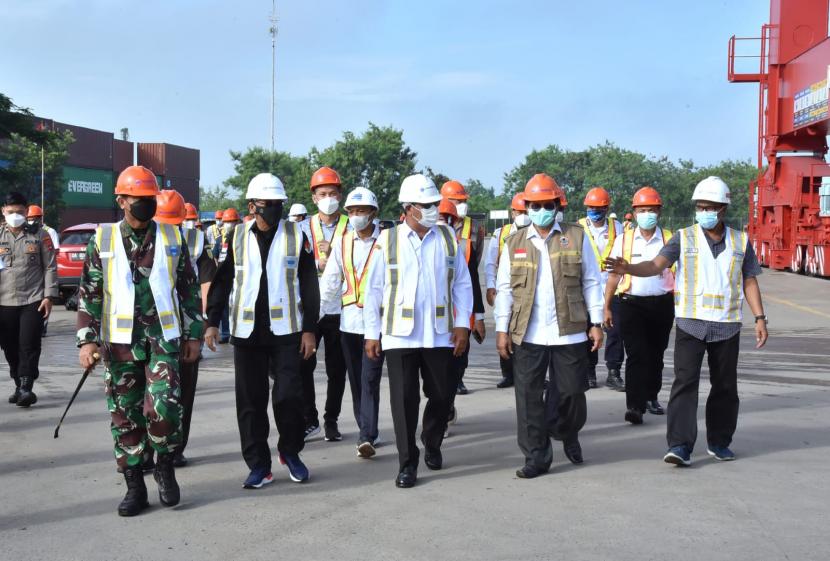 Gubernur Kalimantan Selatan H Sahbirin Noor terus bergerak di awal periode kepemimpinan kedua kalinya 2021 - 2024 bersama H Muhidin. Kali ini ia sedang menjajaki jalur Kereta Api yang akan menghubungkan Kalimantan Selatan hingga ke Brunei Darussalam.