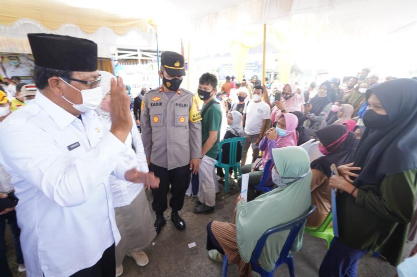 Gubernur Kalimantan Selatan (Kalsel) Sahbirin Noor kembali menggebrak banua dengan giat Turun ke desa (Turdes) Vaksinasi Bergerak, Rabu (3/11). 