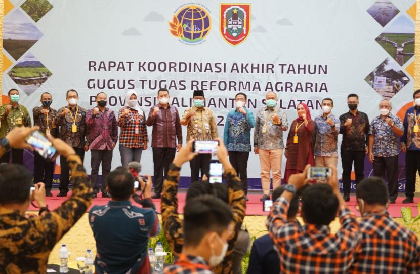  Gubernur Kalimantan Selatan (Kalsel) Sahbirin Noor membuka Rapat Koordinasi Gugus Tugas Reforma Agraria Provinsi Kalsel di Banjarbaru, Kamis (18/11).
