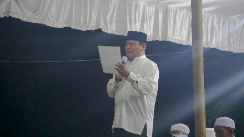 Gubernur Kalimantan Selatan Sahbirin Noor membacakan puisi berisikan pujian akan keagungan Allah SWT. 