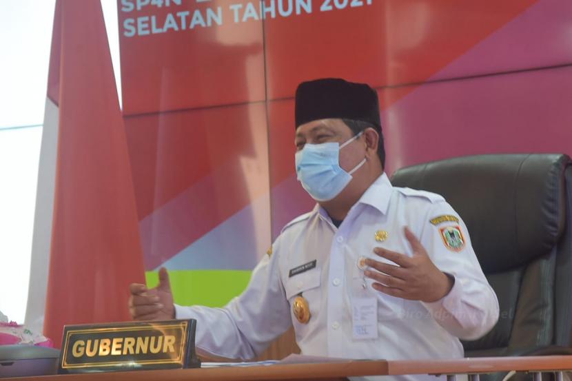 Gubernur Kalimantan Selatan Sahbirin Noor mengingatkan seluruh pemangku kepentingan di jajarannya agar jangan terlena dengan data sebagaimana dirilis Badan Pusat Statistik (BPS) Kalsel terkait tingkat kemiskinan rendah di Kalsel.