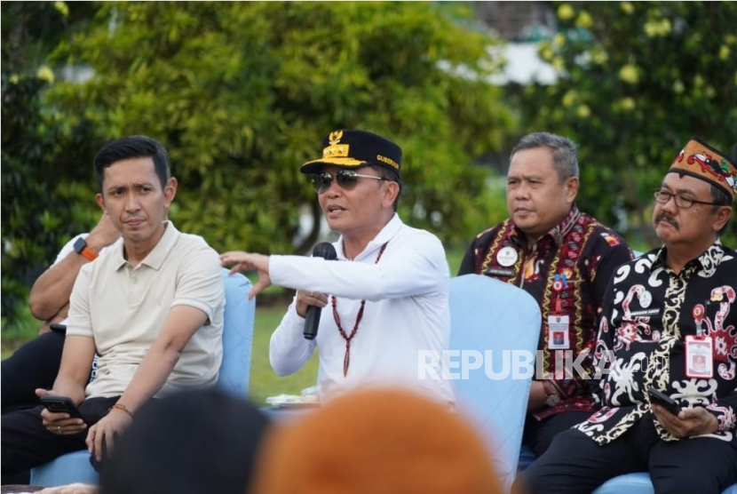 Gubernur Kalimantan Tengah Agustiar Sabran dalam pertemuan rutin bersama insan media di Istana Isen Mulang, Jumat (21/11/2025).