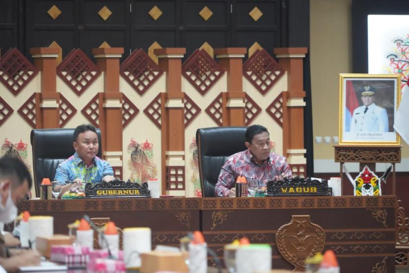 Gubernur Kalimantan Tengah H. Sugianto Sabran memimpin langsung  rapat penanganan dan pengendalian inflasi di Kalteng, bertempat di Aula Jayang Tingang Kantor Gubernur Kalteng, Jumat (7/10/2022).
