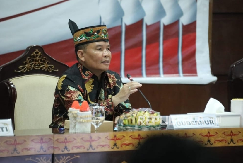 Gubernur Kalimantan Tengah (Kalteng) H Agustiar Sabran memimpin rapat koordinasi (rakor) pembahasan pengaturan lalu lintas angkutan hasil perkebunan, kehutanan, dan pertambangan, Kamis (15/5/2025).