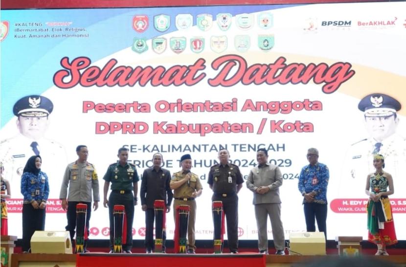 Gubernur Kalimantan Tengah (Kalteng) H Sugianto Sabran mengingatkan kepada seluruh anggota Dewan Perwakilan Rakyat Daerah (DPRD) untuk memahami konteks dan karakteristik daerah masing-masing yang memiliki potensi dan tantangan yang cukup beragam.