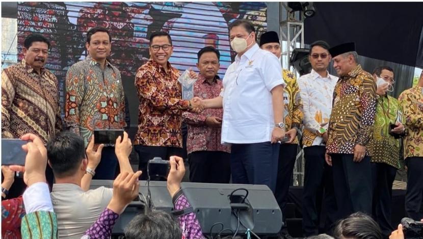 Gubernur Kalimantan Tengah (Kalteng) H. Sugianto Sabran terpilih sebagai salah satu penerima penghargaan Penggerak Koperasi Utama dari Dewan Koperasi Indonesia (Dekopin).