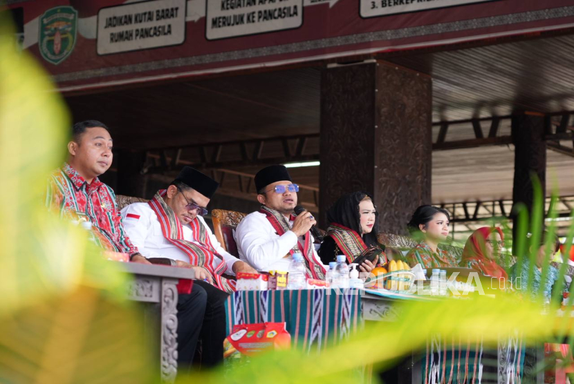 Gubernur Kalimantan Timur, H. Rudy Mas'ud (Harum), secara resmi membuka Pekan Daerah XI Kontak Tani-Nelayan Andalan (PEDA XI KTNA) Tingkat Provinsi Kalimantan Timur Tahun 2025 di Arena Taman Budaya Sendawar. 