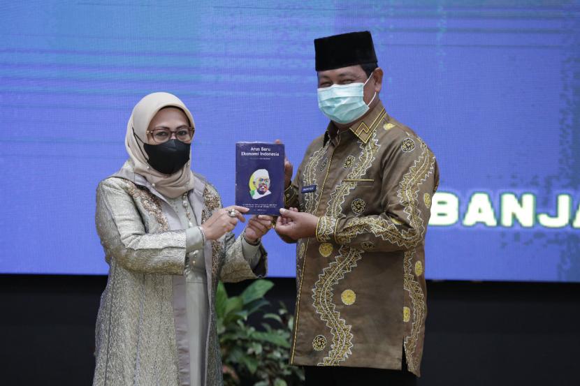 Gubernur Kalsel, Dr ( HC)  H Sahbirin Noor menyambut hangat kunjungan silaturrahmi Ketua Komisi Perempuan Remaja dan Keluarga Majelis Ulama Indonesia (MUI) Pusat, Dr Hj Siti Ma