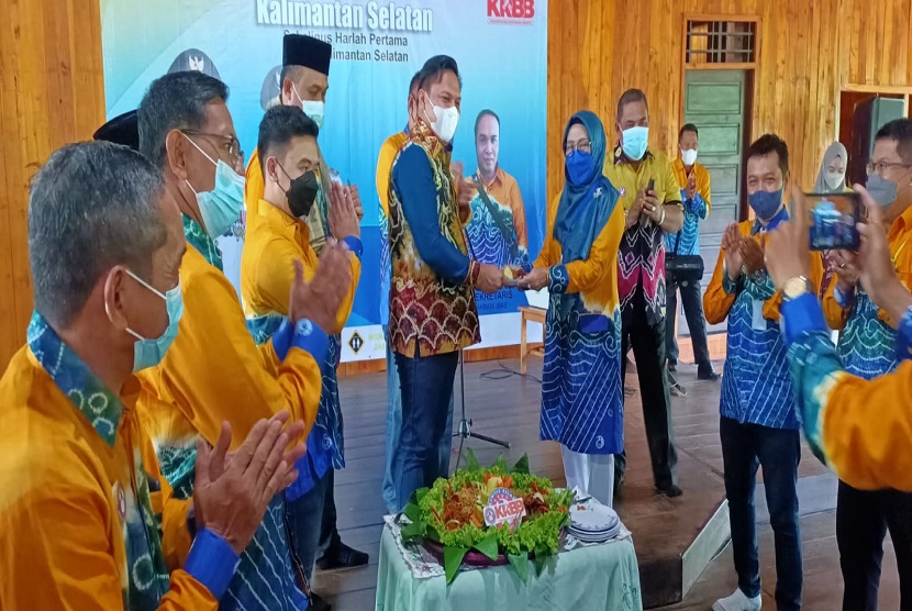 Gubernur Kalsel H Sahbirin dalam sambutan tertulis dibacakan Sekda Kalsel Roy Rizali  Anwar saat menghadiri silaturahmi dan syukuran Komunitas Relawan Banua Bersatu (KKRB) di Martapura, Sabtu (2/10).