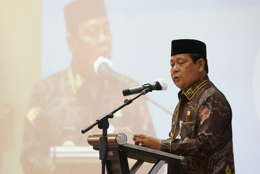 Gubernur Kalimantan Selatan Sahbirin Noor di Banjarmasin, Ahad (21/11, mengatakan pihaknya terus mendorong kemajuan olah raga memanah di Banua itu.
