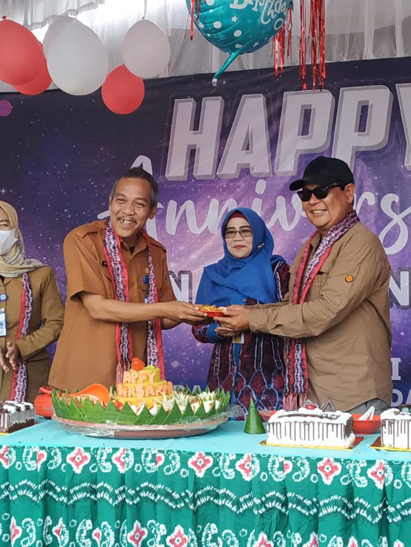 Gubernur Kalsel H. Sahbirin Noor hadir dalam peringatan puncak Hari Jadi SMAN 1 Karang Intan Kabupaten Banjar pada Selasa (29/3/2022).